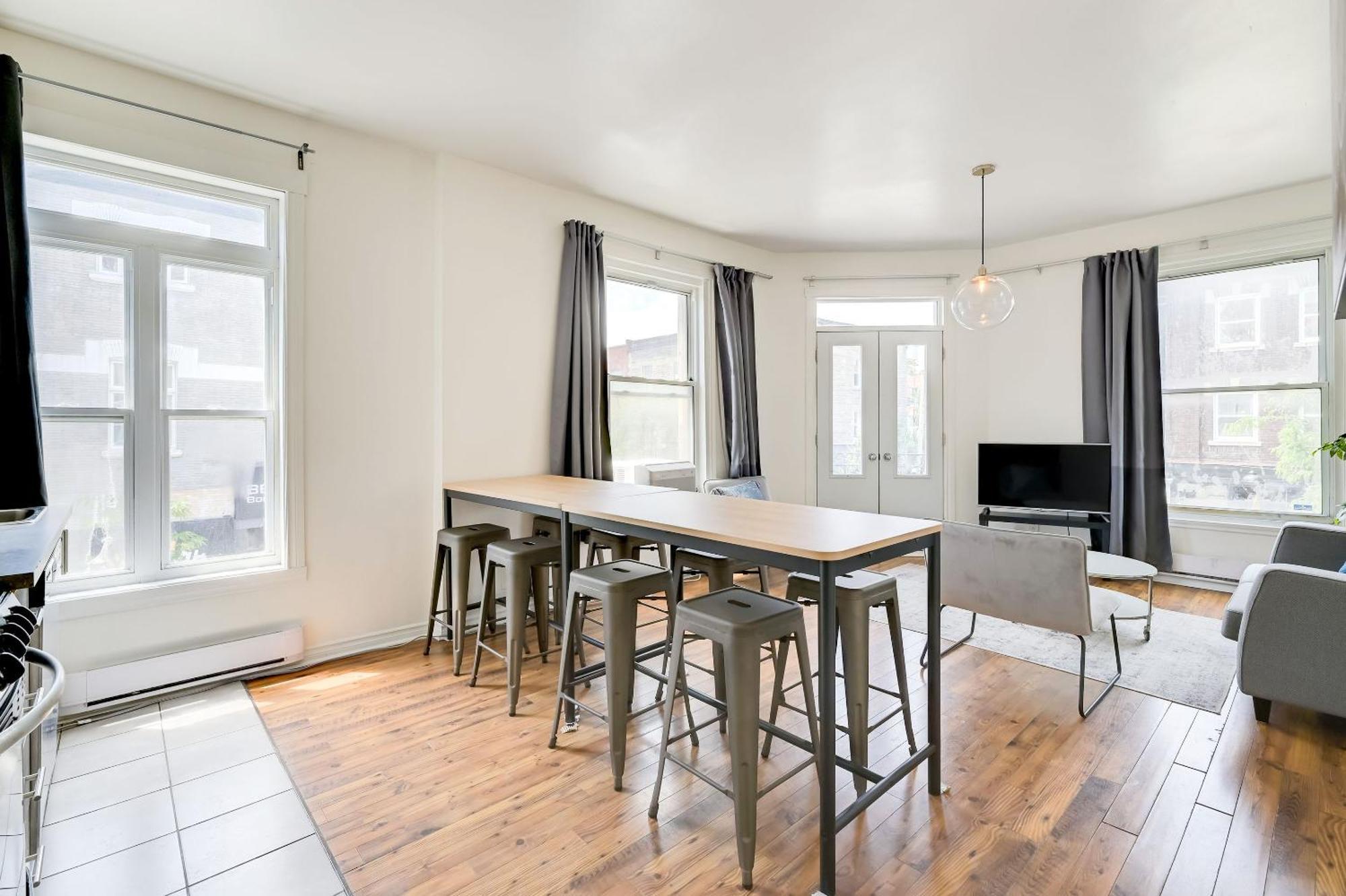 Chez Mont Royal Apartments! Монреаль Экстерьер фото