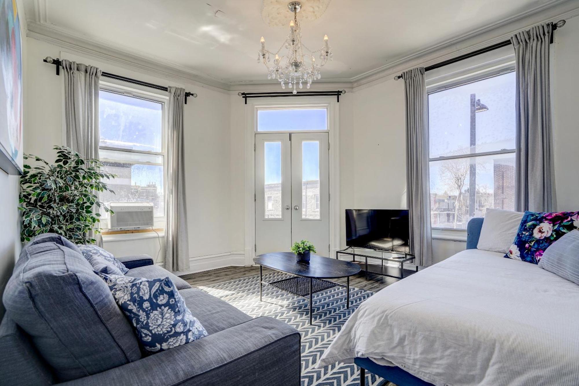 Chez Mont Royal Apartments! Монреаль Экстерьер фото